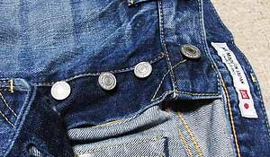 メイドインジャパンスリムジーンズのボタンフライ部分